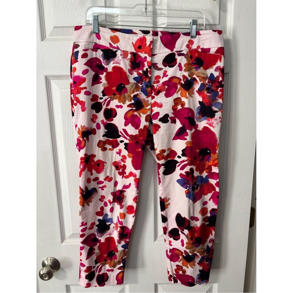 CHICO'S Size 2 (Large) Multicolor Floral Flat Front Cropped Pants Pink Red